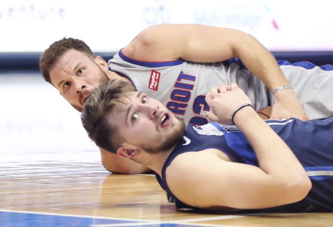 Luka Dončić kot za stavo zbira nagrade za najboljšega novinca meseca. FOTO: Kevin Jairaj/Reuters