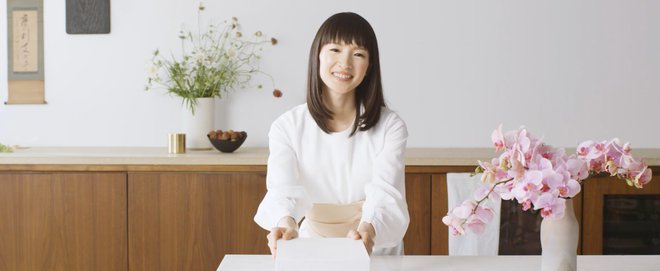 V duhu japonskega minimalizma Marie Kondo zagovarja idejo, da ohranimo le reči, ki nas osrečujejo. FOTO: Promocijsko gradivo