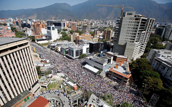 Protestniki so okupirali ulice venezuelske prestolnice.  FOTO: Reuters