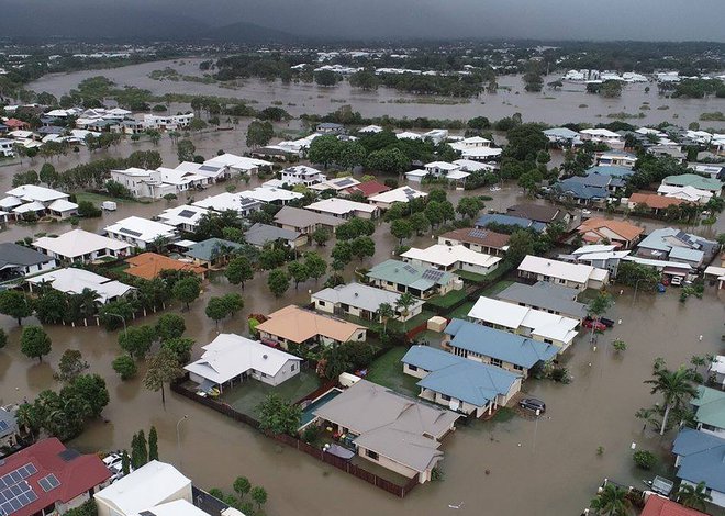 Zaradi poplav je ogroženih več kot 20.000 domov. FOTO: AFP