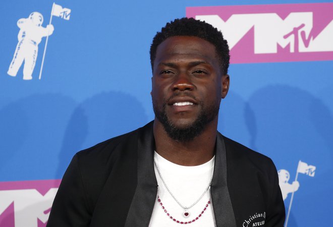 Potem ko se je Kevin Hart (na fotografiji)<strong> </strong>vodenju odpovedal zaradi pritiska javnosti, ki so ga sprožili stari homofobni tviti tega komika, so organizatorji iskali njegovo zamenjavo, a je niso našli. FOTO: Andrew Kelly/Reuters