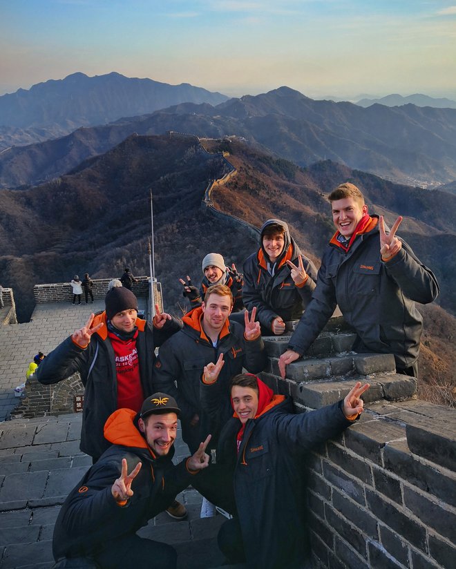 Na kitajskem zidu FOTO: Dunking Devils