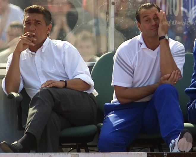 Rudi Assauer tudi na trenerski klopi ni zmogel brez cigare. FOTO: Reuters
