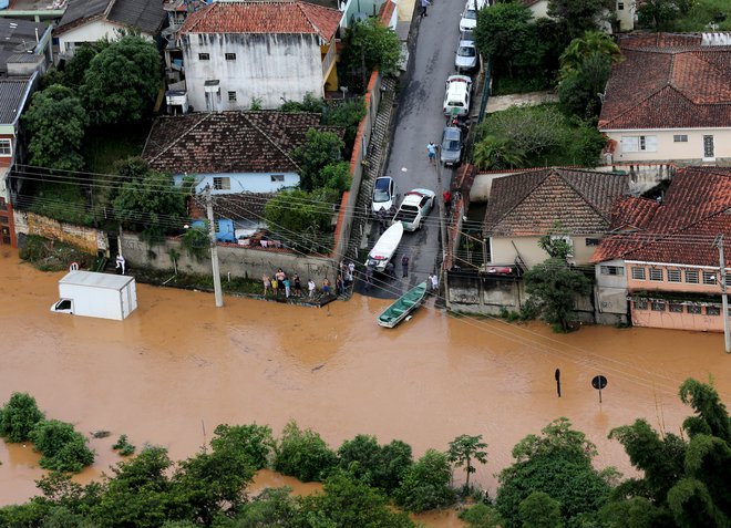 Nekateri predeli mesta so povsem poplavljeni. Fotografija je simbolična. FOTO: Paulo Whitaker/Reuters