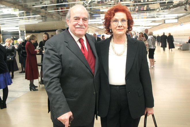 Pesnik, pisatelj, prevajalec, novinar, urednik Miroslav Košuta z ženo Marto. FOTO: Mavric Pivk