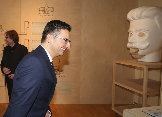 Möderndorfer&nbsp;je v včerajšnjem govoru med drugim dejal, da imamo prvič v zgodovini samostojne Slovenije za predsednika vlade človeka, ki je bil v resnici kulturnik in naj bi se spoznal na kulturo. FOTO: Jože Suhadolnik