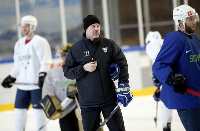 Selektor Ivo Jan je zadovoljen s pristopom slovenskih hokejistov na turnirju na Bledu. FOTO: Roman Šipić/Delo