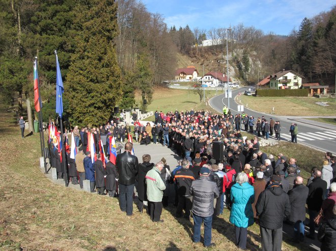 Današnja tradicionalna slovesnost na Stranicah. FOTO: Špela Kuralt/Delo