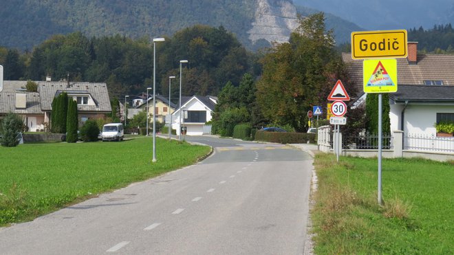 V Godiču je investitor zgradil turistično naselje brez vseh potrebnih dovoljenj. Foto Bojan Rajšek