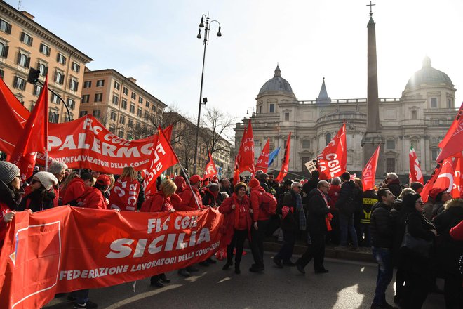 Italijanski sindikati vlado obtožujejo, da jih je prezrla.&nbsp;FOTO: Andreas Solaro/Afp