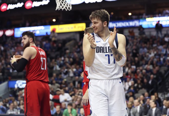 Luka Dončić je bil vesel uspeha nad četrto zasedbo zahodne konference, levo poraženi Jusuf Nurkić. FOTO: USA Today