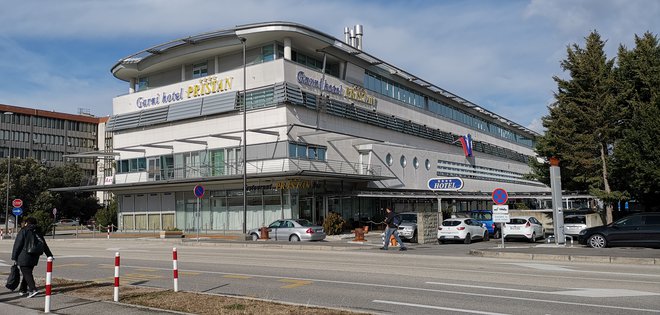 Hotel Pristan naprodaj. FOTO: Boris Šuligoj