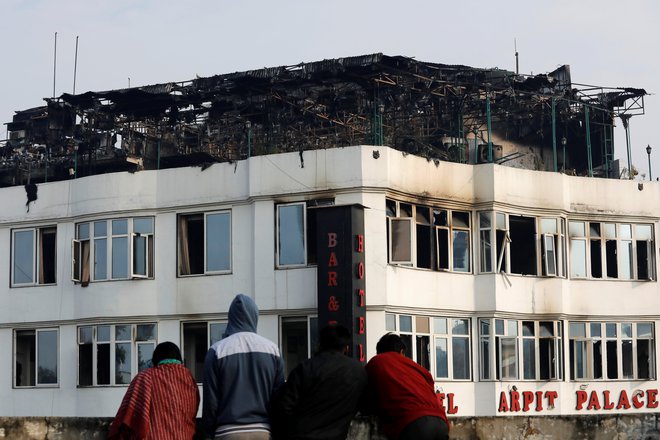 Za žrtve požara, ki jih je tragedija doletela med spanjem, ni bil usoden ogenj, pač pa dim. FOTO: Anushree Fadnavis/Reuters