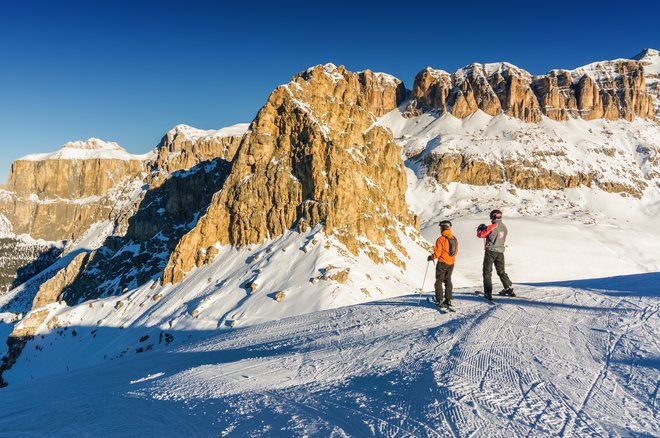 Na vrhu smučišča Belvedere, v ozadju masiv Selle.<br />
Foto Shutterstock