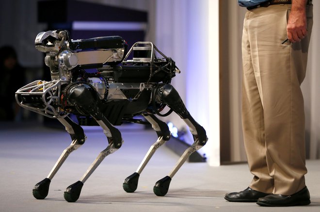 Robot SpotMini podjetja&nbsp;Boston Dynamics.&nbsp;<br />
Foto Issei Kato Reuters