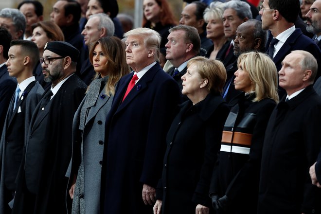 Lanska počastitev stoletnice konca prve svetovne vojne je pritegnila v Pariz tako Donalda Trumpa kot Vladimirja Putina. Nepredvidljiva voditelja ZDA in Rusije sta med glavnimi vzroki za to, da je liberalna ureditev sveta v krizi. Foto Reuters