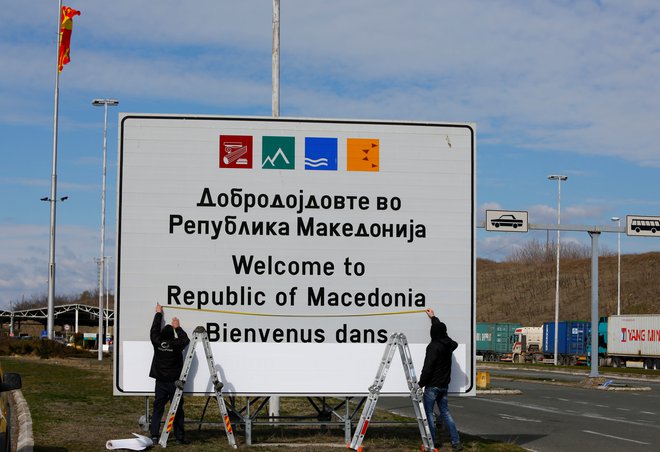 Dobrodošli v Republiki Makedoniji se po novem glasi Dobrodošli v Republiki Severni Makedoniji. FOTO: Ognen Teofilovski/Reuters