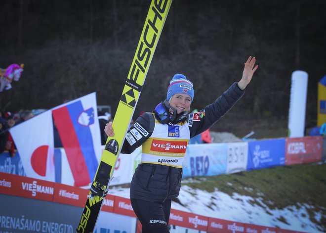 Maren Lundby še naprej zmaguje kot za stavo. To zimo je bila najboljša že devetkrat. FOTO: Jože Suhadolnik/Delo