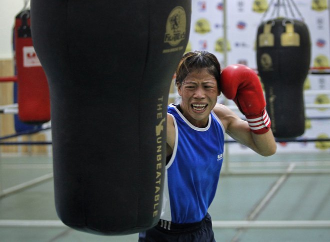 O svojih življenjskih preizkušnjah je indijska boksarka Mary Kom napisala knjigo, posneli pa so tudi film s Priyanko Chopra v glavni vlogi. FOTO: Reuters