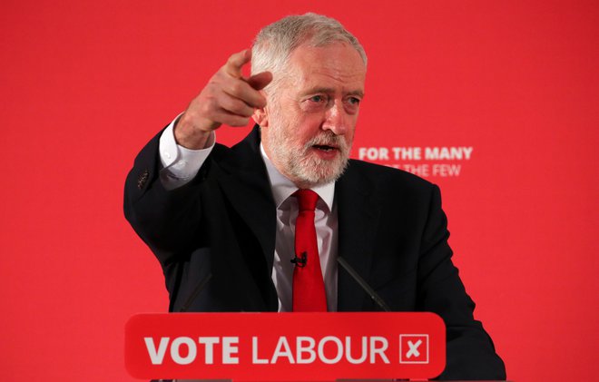 Je Jeremy Corbyn primeren kandidat za premiera? Njegovi nekdanji poslanci menijo, da ni. FOTO: Hannah Mckay/Reuters