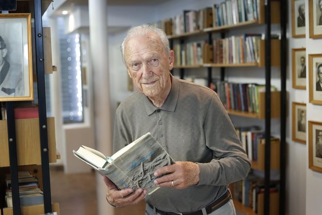 Dr. Ignac Voje je ministrstvo za zdravje opozoril, da bi domovom za starejše morali vsaj delno priznati status negovalne bolnišnice. Na ministrstvu so se s tem strinjali. Foto Leon Vidic