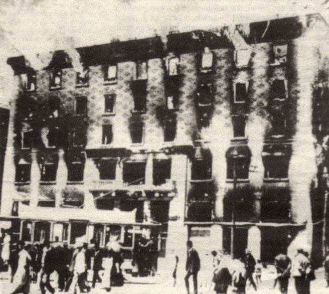 Narodni dom v Trstu ob požigu leta 1920.