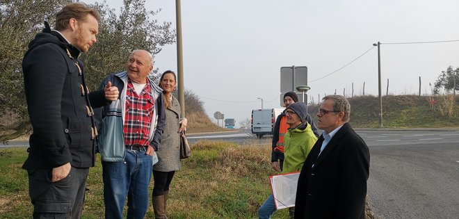 Delovni sestanek za ureditev krožišča Belveder. Župan Danilo Markočič skrajno desno. Foto Boris Šuligoj