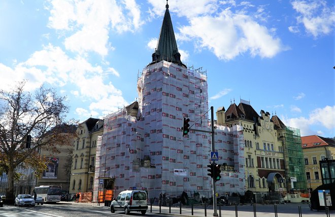 Obnavljanje zgodovinske fasade Celjskega doma. FOTO: Brane Piano