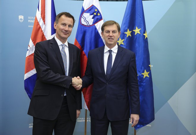 Zunanji minister Miro Cerar je gostil britanskega kolega Jeremyja Hunta. FOTO: Jože Suhadolnik/Delo