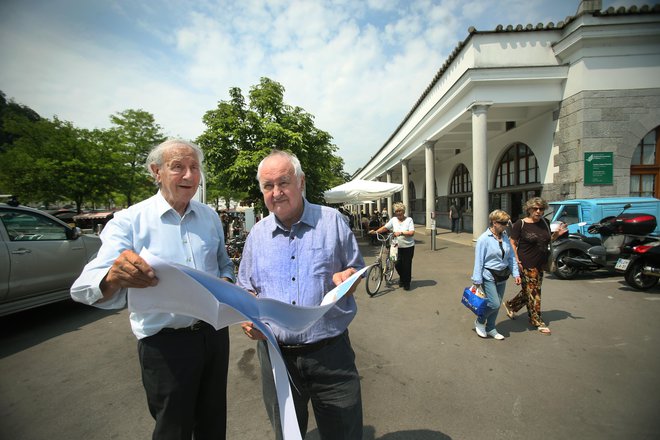 S sodelavcem in prijateljem, slovenskim arhitektom Petrom Kerševanom, sta v zadnjem desetletju v brošurah predstavila svoje neuresničene projekte, pripravljata tudi monografijo, pred izidom pa je tudi Kovačev življenjepis. Foto Arhiv Dela