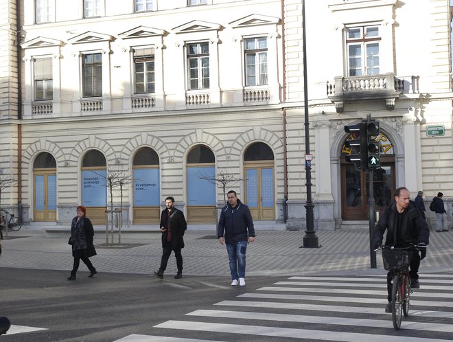 V nekdanji kavarni Evropa bo Ljubljana dobila še eno bančno poslovalnico. FOTO: Mavric Pivk