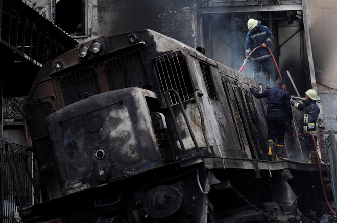 Zaradi trka je eksplodiral tank s gorivom. FOTO: Amr Dalsh/Reuters