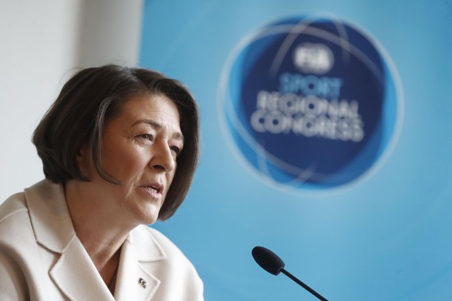 Violeta Bulc: Srčno upam, da je bil avto, ki ga imam zdaj, moj zadnji takšen nakup. Spodbujam namreč tudi premik v naših glavah, torej premik od lastništva k uporabi storitev.<br />
Foto Leon Vidic/Delo