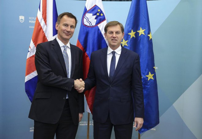 Zunanji minister Miro Cerar je gostil britanskega kolega Jeremyja Hunta. FOTO: Jože Suhadolnik/Delo