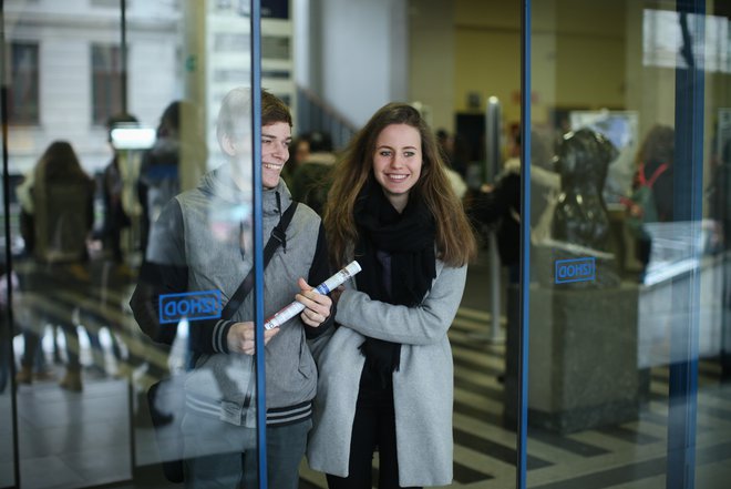 Univerze ugotavljajo, da se je z bolonjskim sistemom študij podaljšal, saj morajo diplomanti imeti za opravljanje poklicev zaključeno prvo in drugo stopnjo študija. FOTO: Jure Eržen/Delo