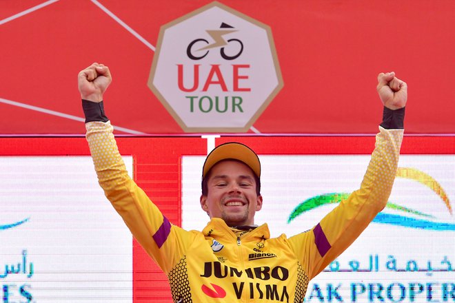 Primož Roglič je slavil skupno zmago na UAE Touru. FOTO: AFP