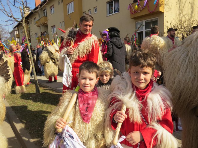 Zavod za turizem Ptuj, ki je organizator kurentovanja, je za letošnjo že 59. prireditev napovedoval okoli 50 tisoč obiskovalcev in mesto je bilo zares oblegano. FOTO: Franc Milosič/Delo