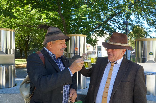 Pri Fontani piv Zeleno zlato ob žalski tržnici FOTO: Brane Piano