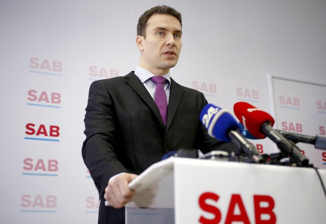 Generalni sekretar SAB Jernej Pavlič je tudi navedel, da ne razumejo, zakaj podpisujejo pogodbo o sodelovanju le za eno leto. FOTO: Roman Šipić/Delo