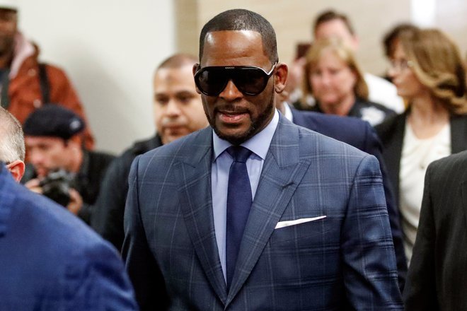 Ameriški pevec R. Kelly ni plačal preživnine. FOTO: Reuters