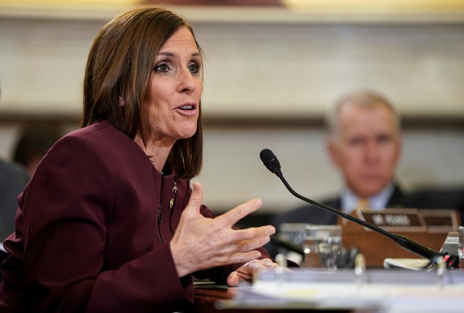 McSally je na odboru spregovorila tudi o zlorabah, ki jih je doživela sama: &raquo;Več let sem molčala.&laquo; FOTO: Joshua Roberts/Reuters