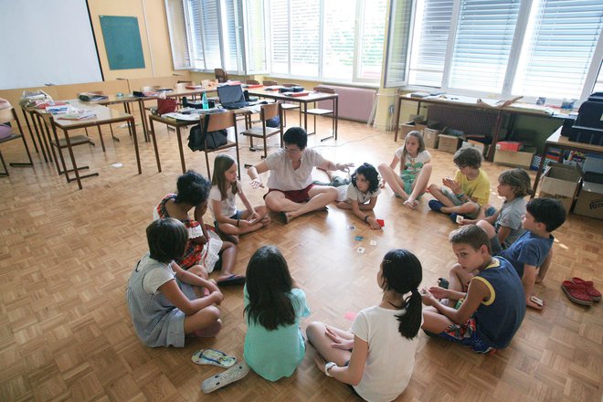 V zadnjih desetletjih so naše šolske reforme ena za drugo odstranjevale iz učnih načrtov marsikaj lepega in vrednega. FOTO: Leon Vidic