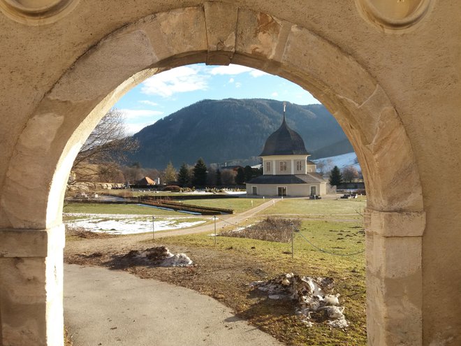 Samostanski vrt v pričakovanju spomladanskega prebujenja FOTO: Helena Kocmur
