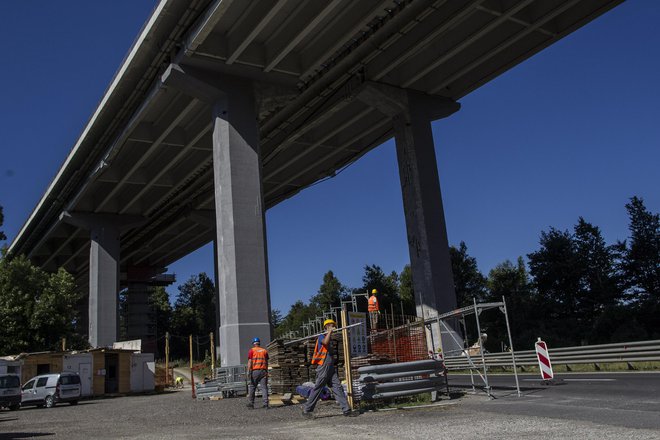 Pred kratkim so za velike denarje &ndash; verjamem, da zelo dobro &ndash; obnovili naš največji avtocestni viadukt Ravbarkomanda FOTO Voranc Vogel