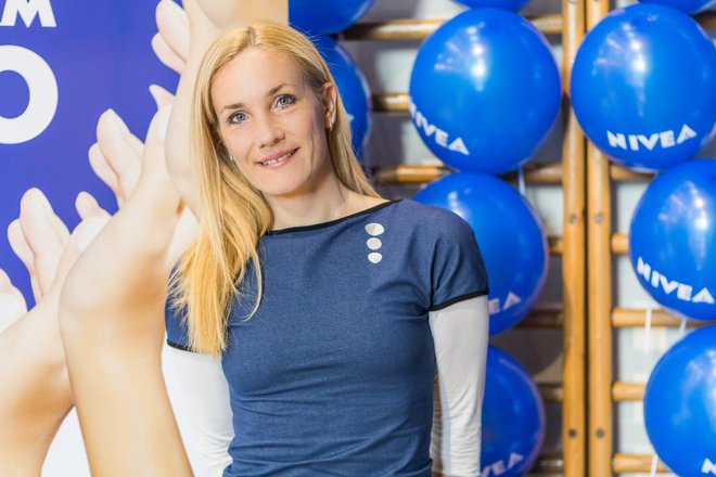 Alenka Žumbar Klopčič je tudi eden od obrazov akcije Nivea – Podarite nam modro srce. FOTO: Luka Svetic za Beiersdorf