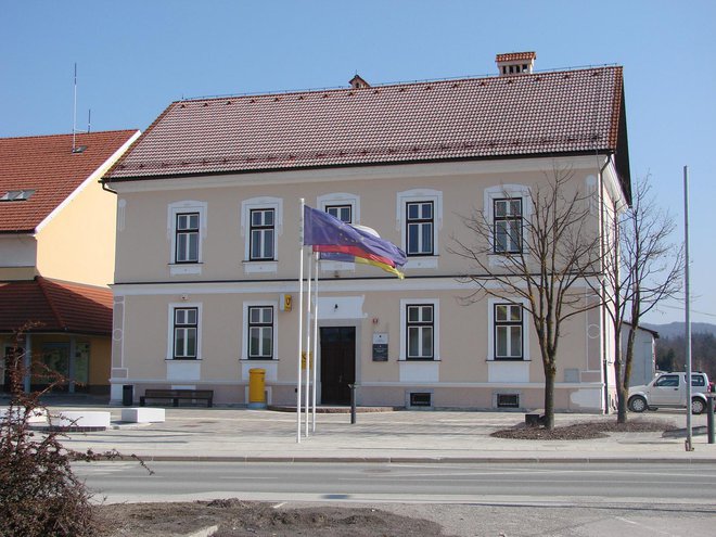 Občina Dobrepolje si je zaradi številnih nepravilnosti prislužila negativno mnenje računskega sodišča. FOTO: Bojan Rajšek/Delo