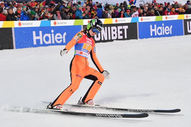 Nika Križnar je v prvi deseterici tudi v skupnem seštevku norveške turneje. FOTO: AFP