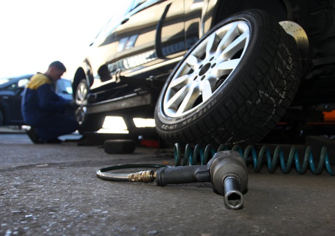 Silva Gajška so pretepli v delavnici, menda zaradi spora okrog avtomobilskih pnevmatik. FOTO: Tadej Regent