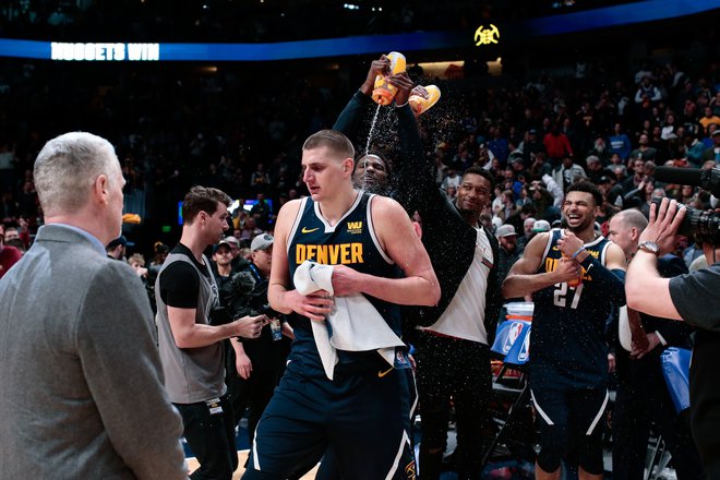 Nikola Jokić je odločilni koš dosegel v zadnji sekundi. FOTO: Isaiah J. Downing/Reuters