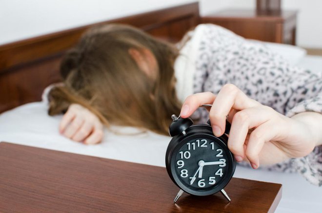 Izredno pomembno je, da imamo ustaljen urnik, da se torej v posteljo odpravimo vsak dan ob enaki uri in spimo enako dolgo. FOTO:&nbsp;Shutterstock